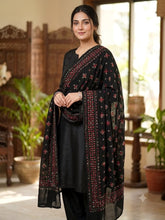 Hand Embroidered Swiss Lawn Chadar